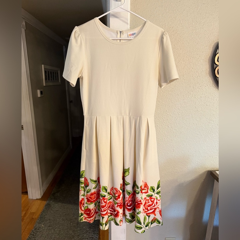 Lularoe Amelia White Dress with Red Rose Pattern Size Large